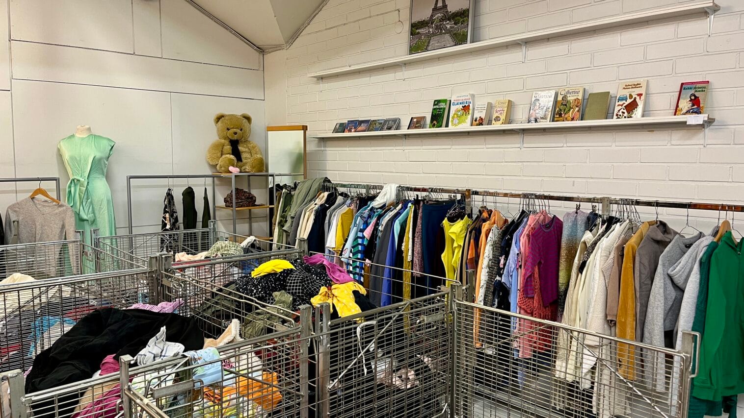 Fida outlet vaateseinä ja laareja
