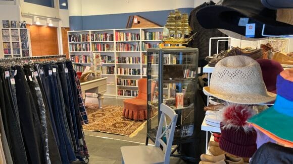 Kirja- ja miestenosasto Fida Tapiolassa