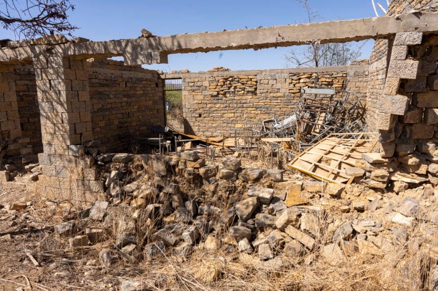 Tuhoutunut koulurakennus Etiopian Tigrayn alueella.